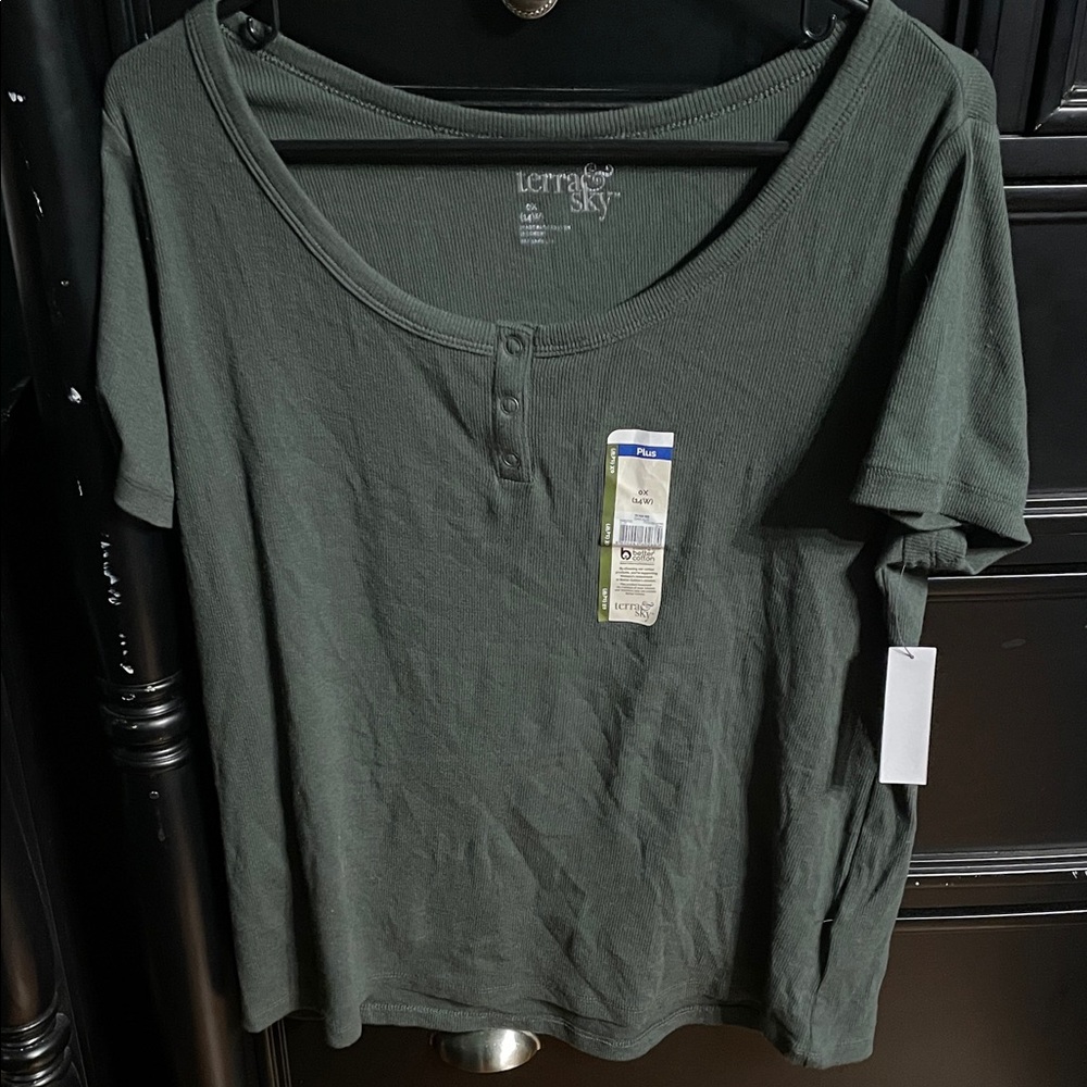 Terra & Sky Dark Aloe Scoop Neck Henley Short Sleeve Top